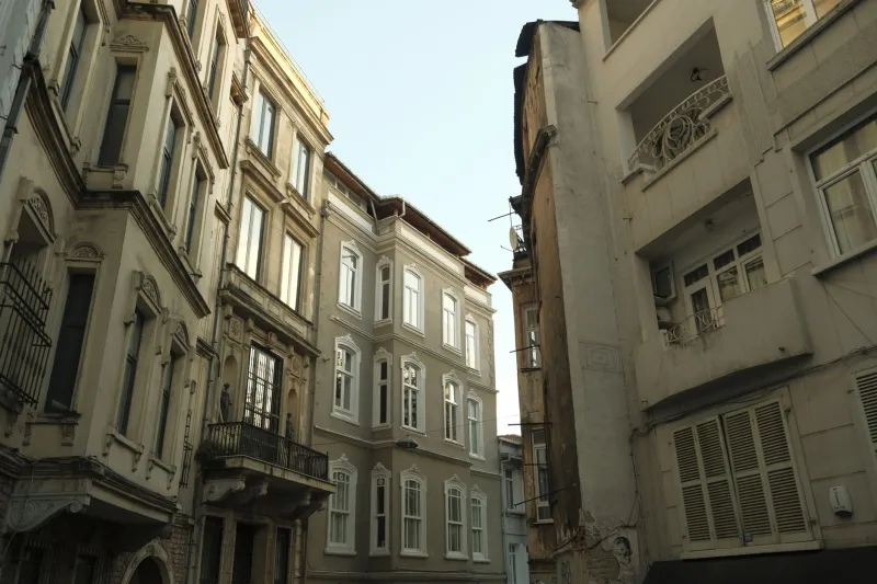 Aidat, Deposits, and the Apartment That Wasn't: Renting in Istanbul Without Losing Your Shirt